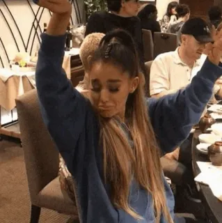 🍸 Ariana Grande ariana grande, zangeres, popster, beroemdheid, vrouw, schattig, grappig whatsapp sticker