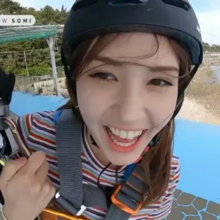 ✨ W SOMI wanita, tersenyum, bahagia, selfie, helm, kecantikan, flying fox whatsapp sticker