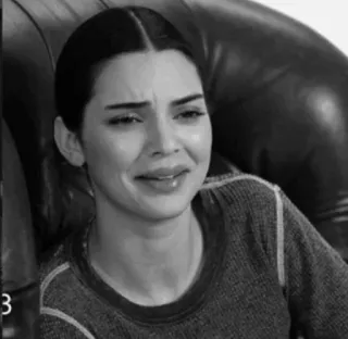 🤍 Kendall Jenner ผู้หญิง, ร้องไห้, เศร้า, ขาวดำ, มีม, สีหน้า, อารมณ์ telegram sticker