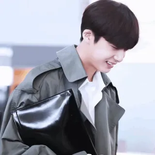 🌚 homme, manteau, mode, portrait, sourire, coréen whatsapp sticker