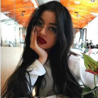 🍥 vrouw, portret, meisje, brunette, rode lippenstift, bril telegram sticker