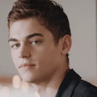 🔸 Hero Fiennes Tiffin ator, retrato, homem, celebridade telegram sticker