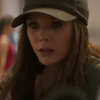 😧 Wanda Maximoff женщина, шляпа, обеспокоенная, портрет, актриса, Элизабет Олсен, Мстители, Marvel whatsapp sticker