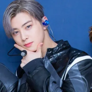 😊 kpop, idol, cantante, ritratto, uomo, maschio telegram sticker