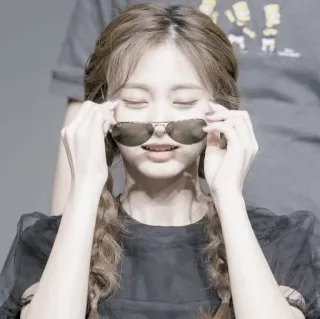 🖱 แว่นกันแดด, ผู้หญิง, ภาพเหมือน, คน, ผู้หญิง, คนดัง telegram sticker