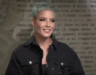 🍒 provenienti dall la
wera rimita l'in
A VIE
11 Love O-8
questi singulas mulher, sorrindo, dentro de casa, retrato, Halsey whatsapp sticker