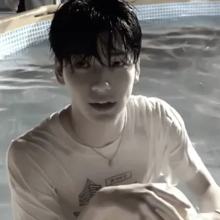 🔖 homme, piscine, eau, personne, t-shirt telegram sticker