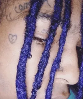 😐 XXXTentacion XXXTentacion, Rappeur, Musicien, Portrait, Dreadlocks, Tatouage visage telegram sticker