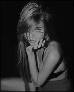 ◽️ femme, lunettes, portrait, noir et blanc, mannequin, personne telegram sticker