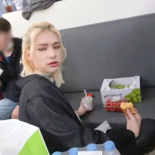 🙄 comida, snack, Hyunjin, idol, Kpop telegram sticker