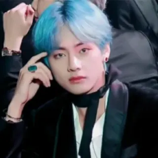 🧬 V kpop, bts, v, kim taehyung, chanteur, idole, cheveux bleus whatsapp sticker