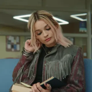 🌸 Maeve Wiley Sex Education maeve wiley, sex education, emma mackey, libros, drama adolescente, netflix, serie telegram sticker