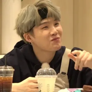 🐟 Suga K-pop, cantante, musica, persona, celebrità, Suga telegram sticker