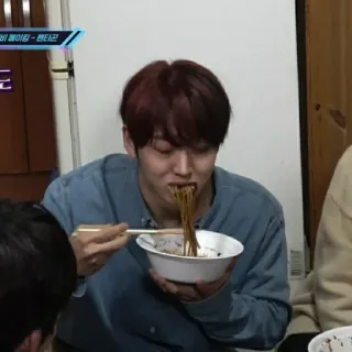 😌 comiendo, fideos, comida, persona, tazón, palillos telegram sticker