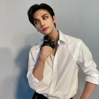 💫 homme, chemise blanche, mode, coréen, pose, Hyunjin, Stray Kids telegram sticker