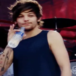🖤 Louis Tomlinson певец, знаменитость, поп-звезда, бутылка воды, One Direction, Луи Томлинсон telegram sticker