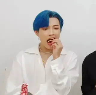 ⛈ pessoa, comendo, cabelo azul, kpop, masculino whatsapp sticker