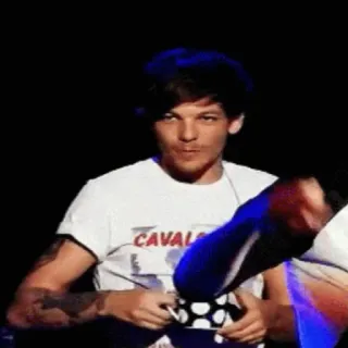 🖤 Louis Tomlinson знаменитость, певец, поп-звезда, средний палец, жест telegram sticker