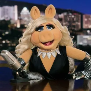 🎤 Miss Piggy Miss Piggy, Muppets, pupazzo, televisione, glamour, talk show telegram sticker