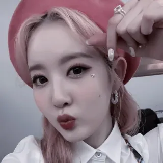 🧠 woman, portrait, beret, pink hair, korean, asian telegram sticker