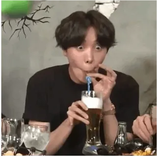 😳 persona, bebiendo, cerveza, gracioso, reacción, kpop telegram sticker