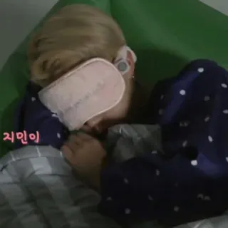 🦋 Jimin 지민이 dormir, antifaz para dormir, Jimin, BTS, K-Pop whatsapp sticker