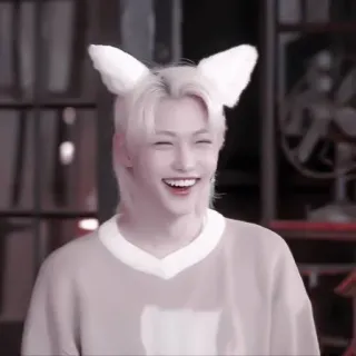 🐣 Felix K-Pop, Idol, süß, Felix, Stray Kids, Ohr, Lächeln, blonde Haare telegram sticker