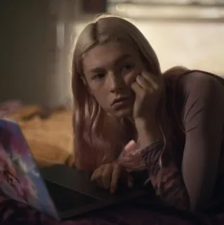 🧬 Hunter Schafer Euphoria TV-Show, Teenie-Drama, Laptop, Transgender, Porträt whatsapp sticker