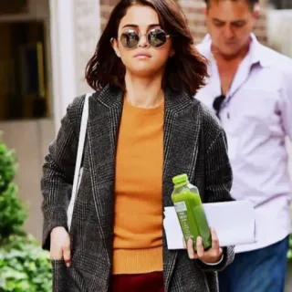 🍰 Selena Gomez Promi, Frau, Streetstyle, Sängerin, Schauspielerin, Selena Gomez telegram sticker