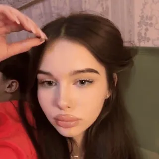 🧺 a 19, @wallgif girl, selfie, portrait, beauty, aesthetic, brunette telegram sticker