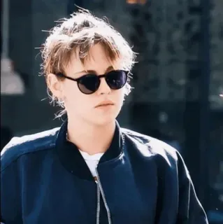 @GIFSIIGAR _ kristen stewart whatsapp stickers