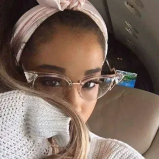 😊 Ariana Grande Selfie, Okulary, Gwiazda, Opaska, Portret, Kobieta telegram sticker