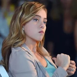 👩 retrato, mujer joven, pelo rubio, casual de negocios, persona, ojos azules telegram sticker
