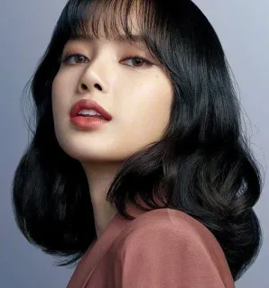 🌟 Lisa (Blackpink) chanteuse, K-pop, femme, portrait, beauté, mode telegram sticker
