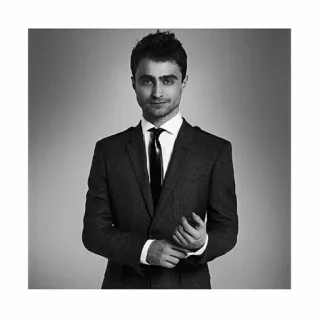 🐚 Daniel Radcliffe acteur, portrait, costume, cravate, célébrité, noir et blanc telegram sticker