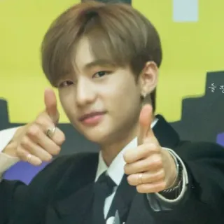 👍 kpop, 点赞, 积极, 偶像, 亚洲 telegram sticker