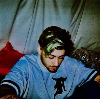 😞 Zayn Malik ゼイン・マリク, 歌手, ポートレート, 有名人, ワン・ダイレクション, 男性, 人物 telegram sticker