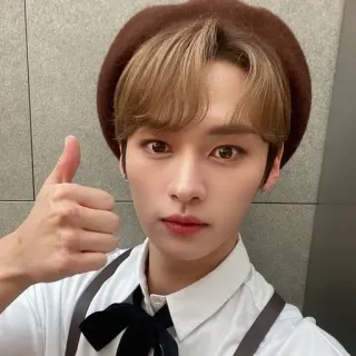 🪐 person, man, portrait, thumb up, kpop telegram sticker