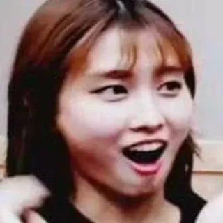 😬 mujer, expresión, shock, sorpresa, k-pop, momo whatsapp sticker