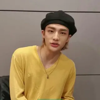 🍋 Hyunjin kpop, idol, cantante, stray kids, maglione giallo telegram sticker