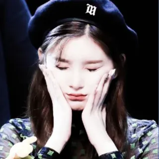 😣 女性, ベレー帽, 帽子, ファッション, ポートレート, かわいい telegram sticker