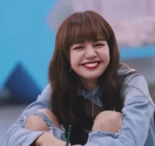 😆 Lisa นักร้อง, แบล็กพิงก์, เคป็อป, ไอดอล, เอเชีย, ผู้หญิง, ยิ้ม telegram sticker
