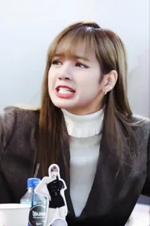 😬 Lisa Lisa, Blackpink, K-pop, cantora, celebridade whatsapp sticker