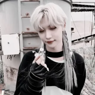 🧹 Felix Felix, K-pop, Cantor, Ídolo, Stray Kids, cabelo loiro telegram sticker