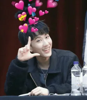 💛 personne, coeurs, souriant, k-pop, homme, asiatique telegram sticker