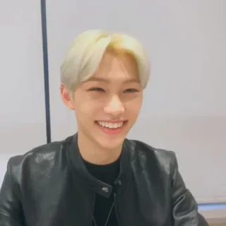 🌚 Felix persona, retrato, hombre, sonriendo, kpop, stray kids, felix telegram sticker