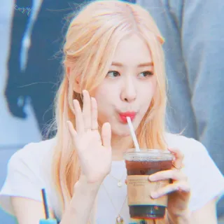 🍨 Roseanne Park kpop, rose, roseanne park, cantora, bebida, pessoa telegram sticker