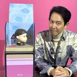 🌟 NETFLIX Netflix, Lee Jung-jae, Doll, Model telegram sticker