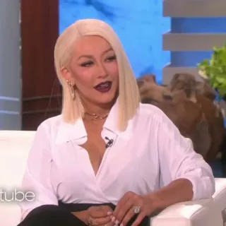 🌦 Christina Aguilera Christina Aguilera, cantante, celebridad, entrevista, programa de entrevistas telegram sticker