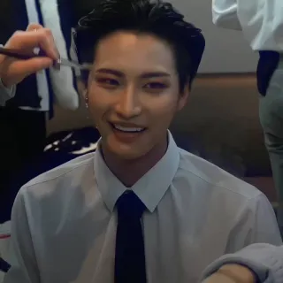 😀 uomo, trucco, ritratto, kpop, sorriso telegram sticker